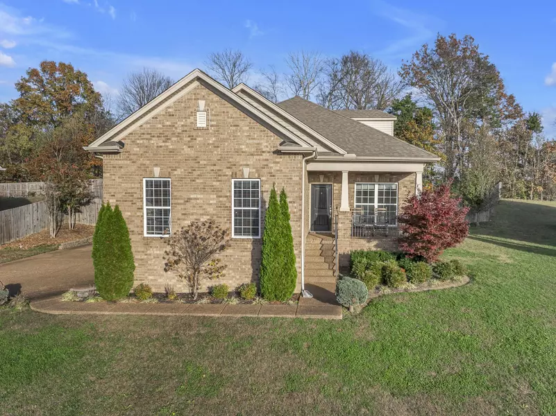 1064 Oakhall Dr, Mount Juliet, TN 37122