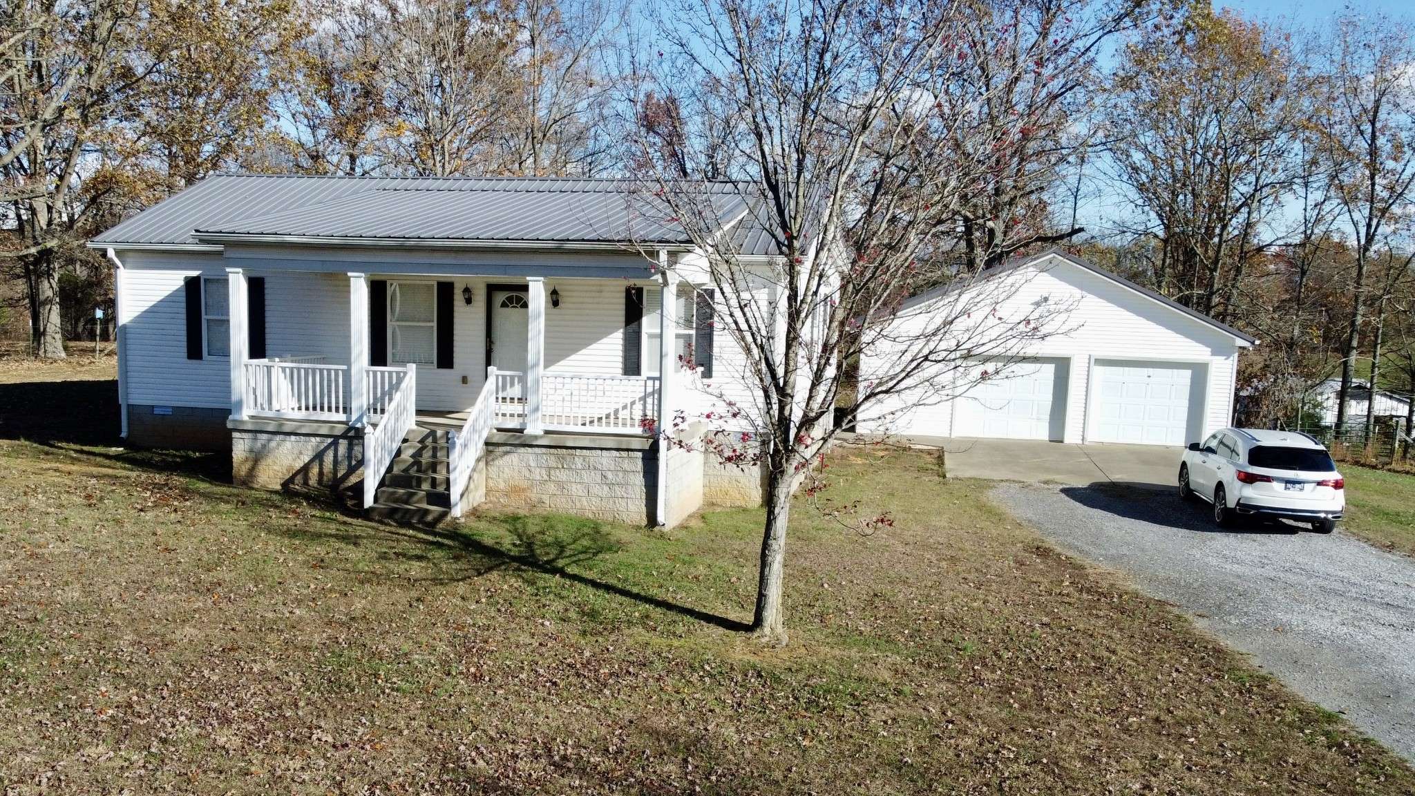 104 B V Young Rd, Westmoreland, TN 37186