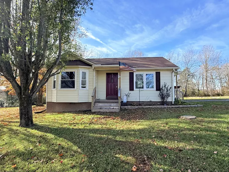 131 Akins Heights Ln, Westmoreland, TN 37186