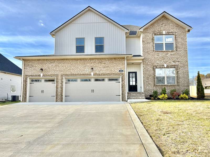 220 Young Ln, Pleasant View, TN 37146