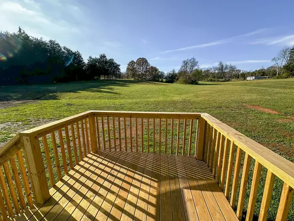 Dandridge, TN 37725,338 Bungalow Dr