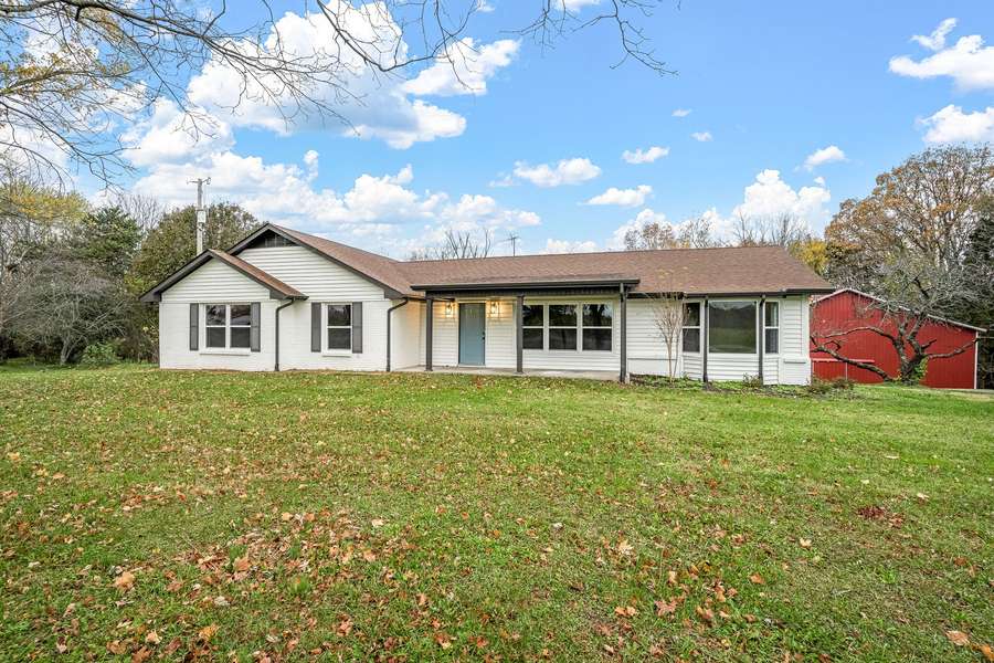 124 Tom Link Rd, Cottontown, TN 37048