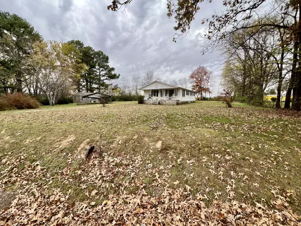 Loretto, TN 38469,105 McGee Ln