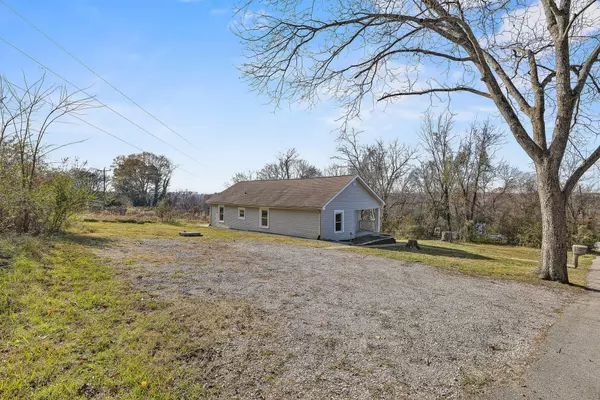 Ooltewah, TN 37363,9614 Oak Street