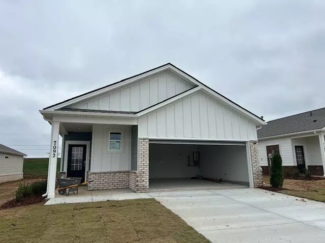 White House, TN 37188,7062 Lang Avenue