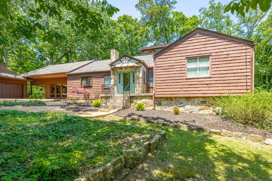 107 Robin Hood Trail, Signal Mountain, TN 37377