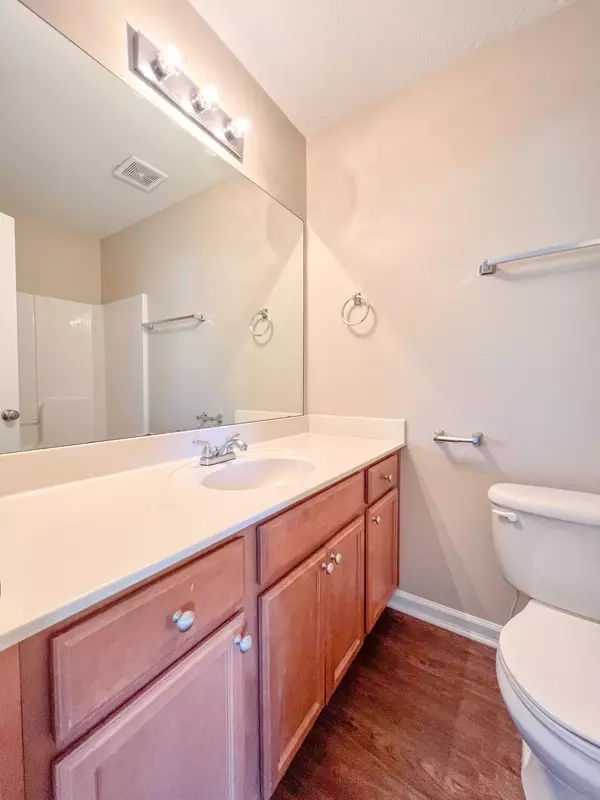La Vergne, TN 37086,8046 Logan Dr