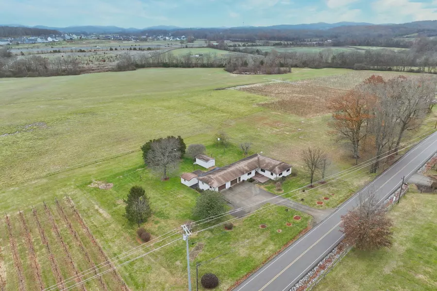 6206 Patton Rd, Arrington, TN 37014