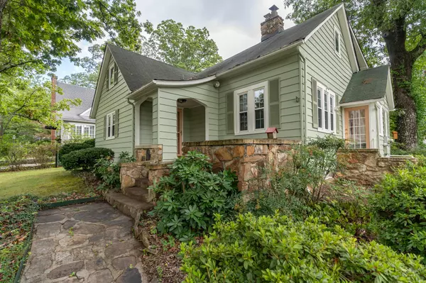 912 Ridgeway Avenue,  Signal Mountain,  TN 37377