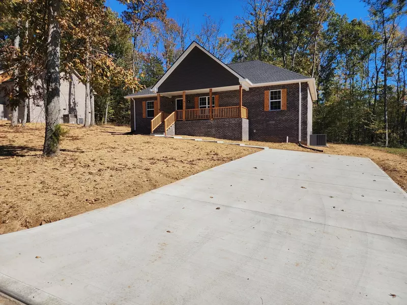 80 Acorn Ln, Hartsville, TN 37074