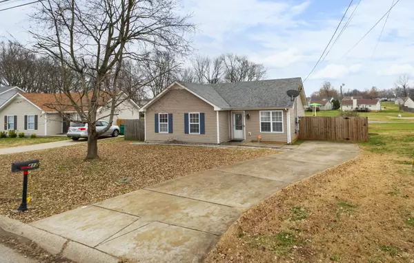 412 Faulkner Dr, Clarksville, TN 37042