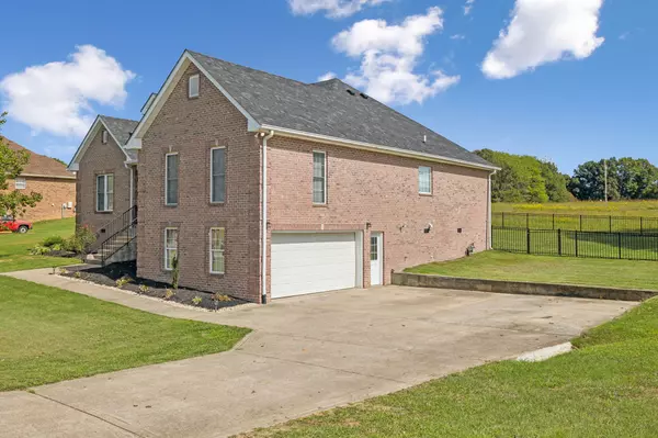 Greenbrier, TN 37073,1007 Fairways Dr