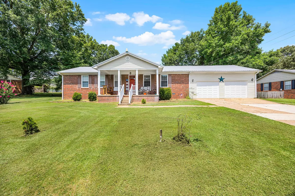 Lexington, TN 38351,63 S Helms St