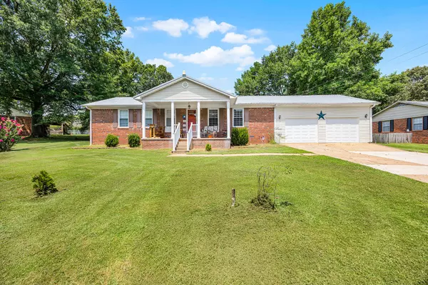 63 S Helms St, Lexington, TN 38351