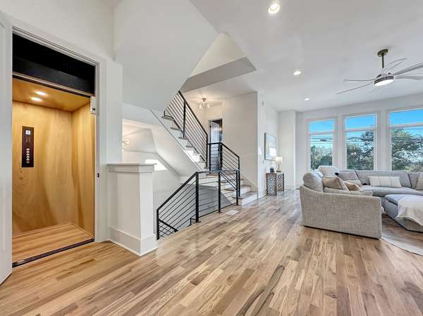 913 W Trinity Ln, Nashville, TN 37207