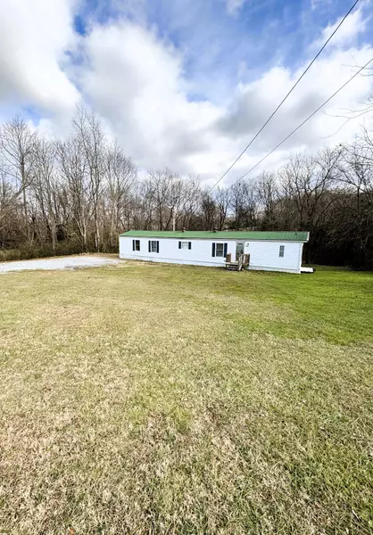 4422 Bledsoe St, Westmoreland, TN 37186