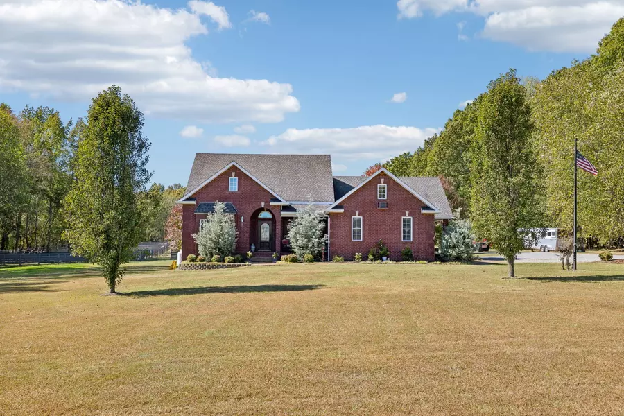 1045 Hoof & Paw Trl, Springfield, TN 37172