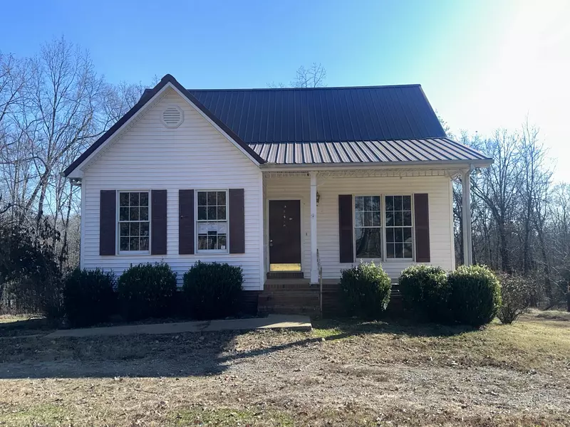 286 CCC Rd, Mc Ewen, TN 37101