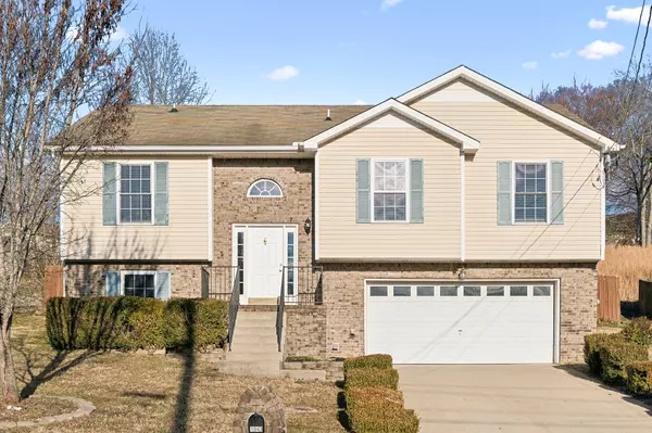 1043 Hedge Apple Dr, Clarksville, TN 37040