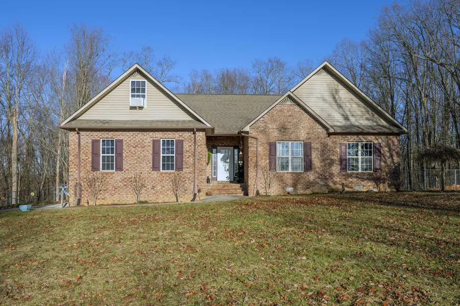 428 Clinchfield Dr, Monterey, TN 38574