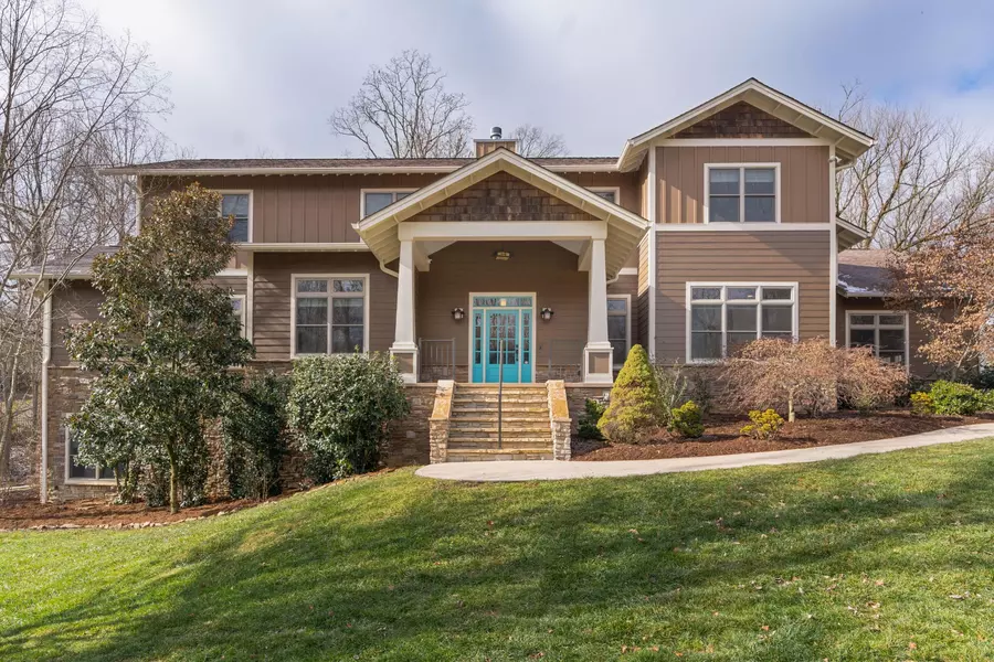 714 Berry Spring Path, Signal Mountain, TN 37377