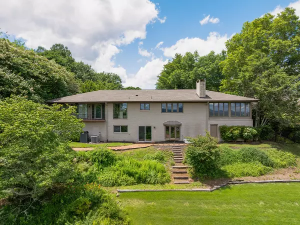 Chattanooga, TN 37404,540 N Crest Court