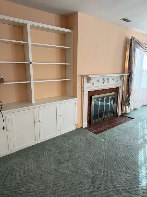 Tullahoma, TN 37388,939 McKellar Dr