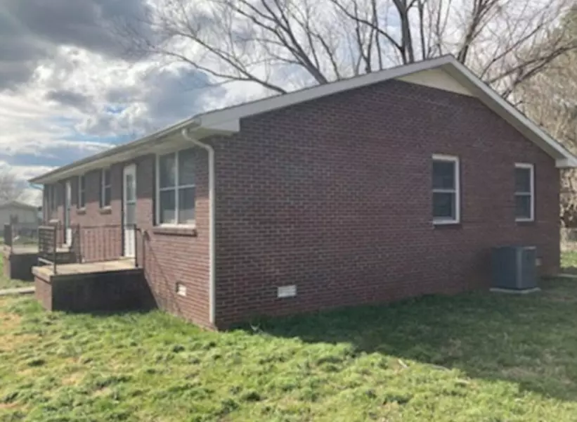 107 Meadow Ln, Oak Grove, KY 42262