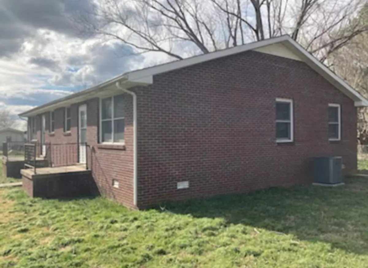 Oak Grove, KY 42262,107 Meadow Ln