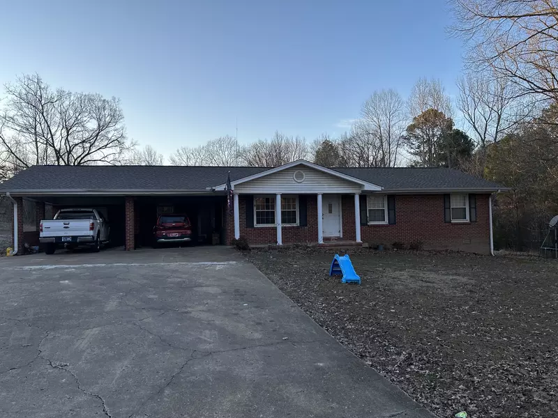 558 Elizabeth St, Parsons, TN 38363