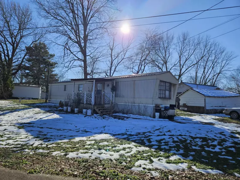 114 Smith Ave, Hohenwald, TN 38462