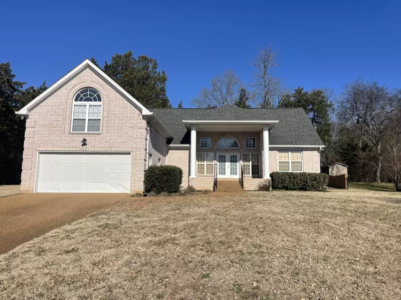 1077 Secretariat Dr, Mount Juliet, TN 37122