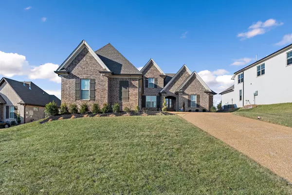 975 Luxborough Dr, Hendersonville, TN 37075