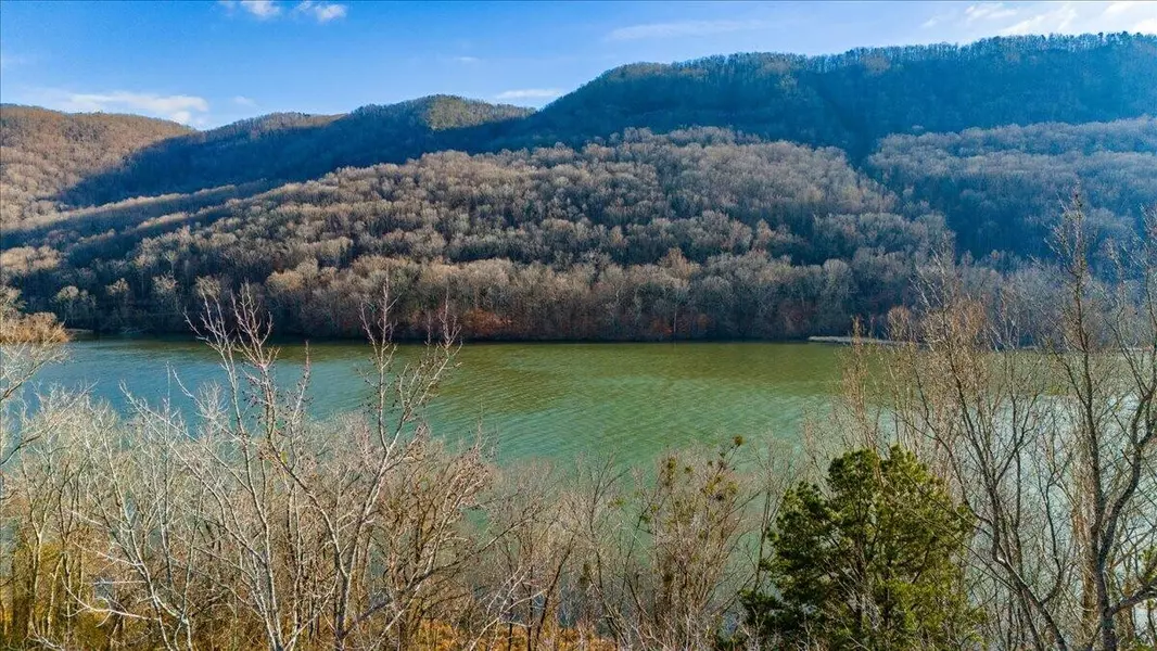 10495 Mullins Cove Road, Whitwell, TN 37397