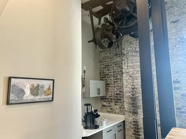 Knoxville, TN 37902,105 W Jackson Ave #9