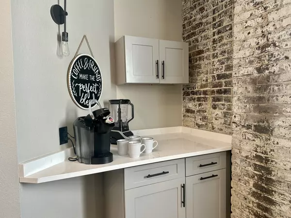 Knoxville, TN 37902,105 W Jackson Ave #9