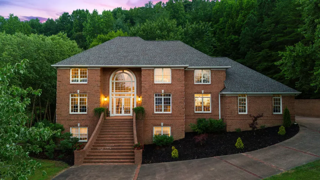 18 Ridgerock Drive, Signal Mountain, TN 37377