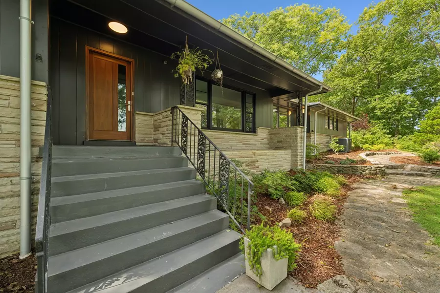 225 Brook Hollow Rd, Nashville, TN 37205