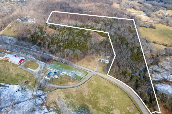 1742 Barker Rd, Thompsons Station, TN 37179