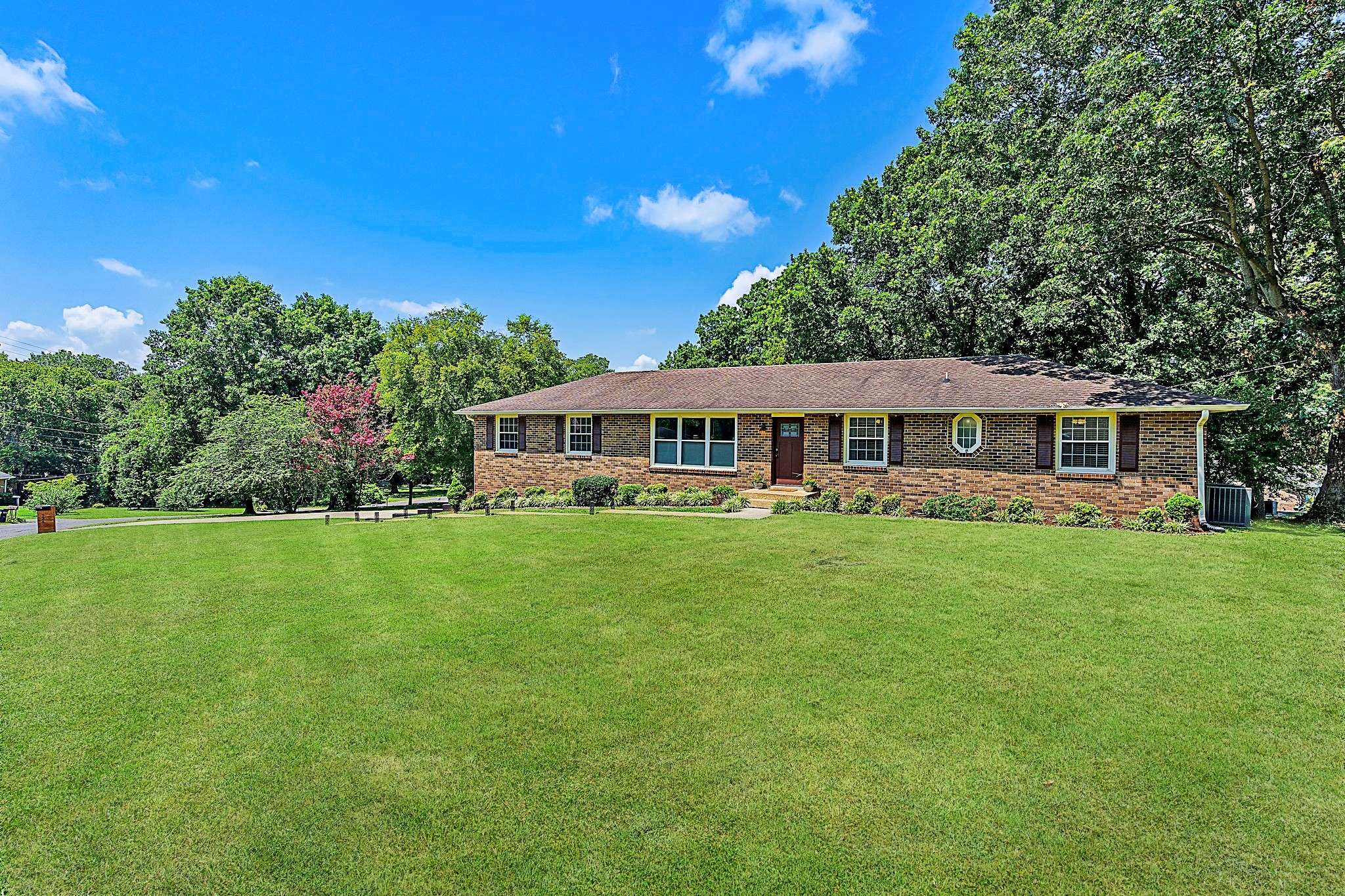 Hendersonville, TN 37075,125 Colonial Dr