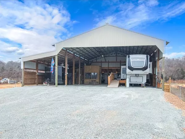 Clifton, TN 38425,2217 Hardin Bottom River Rd
