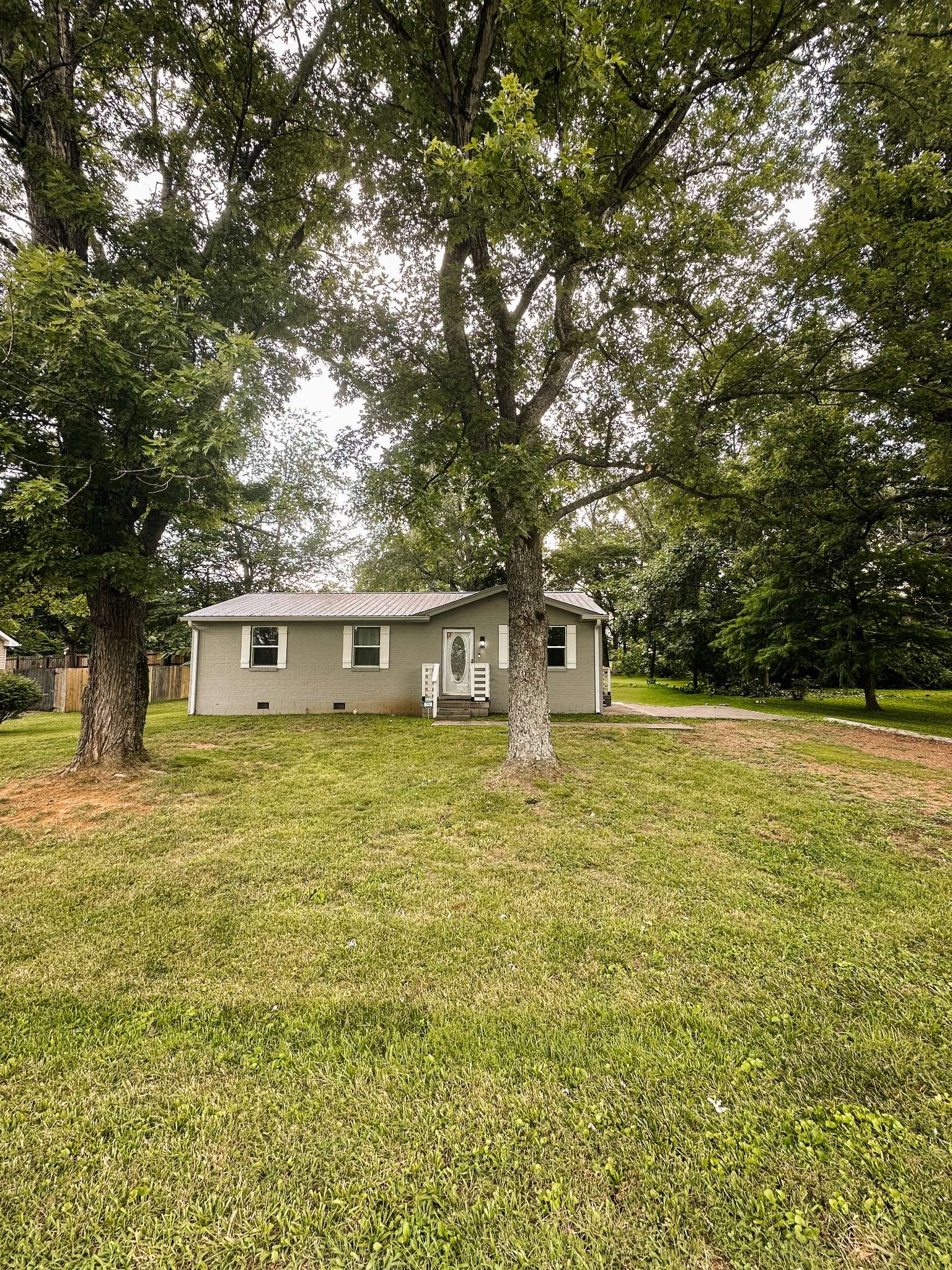 909 Turner Dr, Hartsville, TN 37074