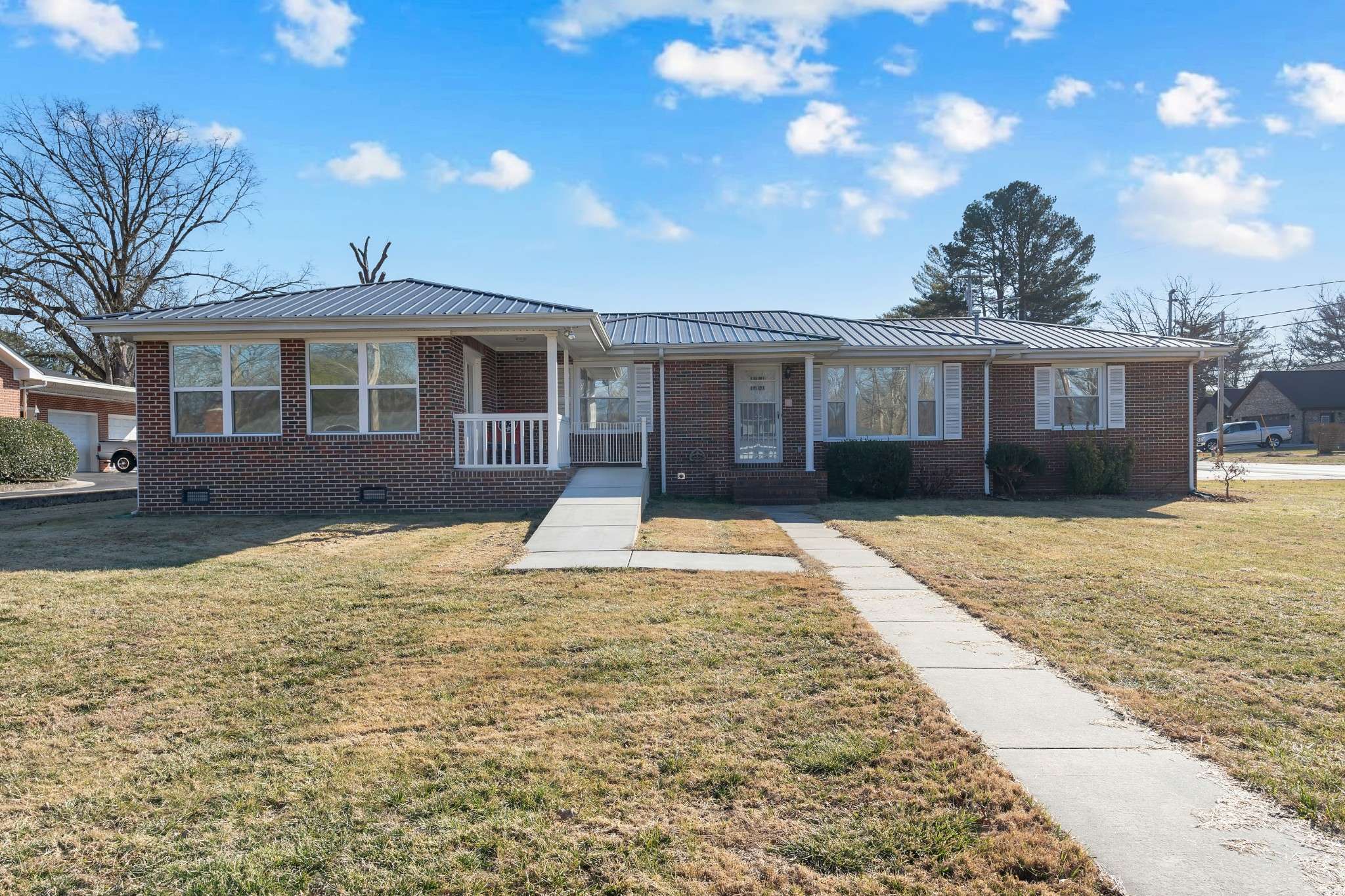 1216 Oak Dr, Manchester, TN 37355