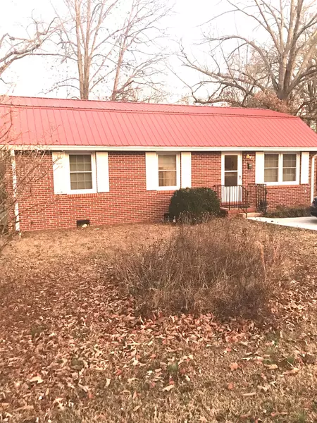 921 S Franklin St, Tullahoma, TN 37388