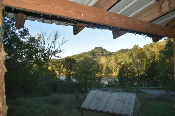 Chestnut Mound, TN 38552,319 Enigma Rd