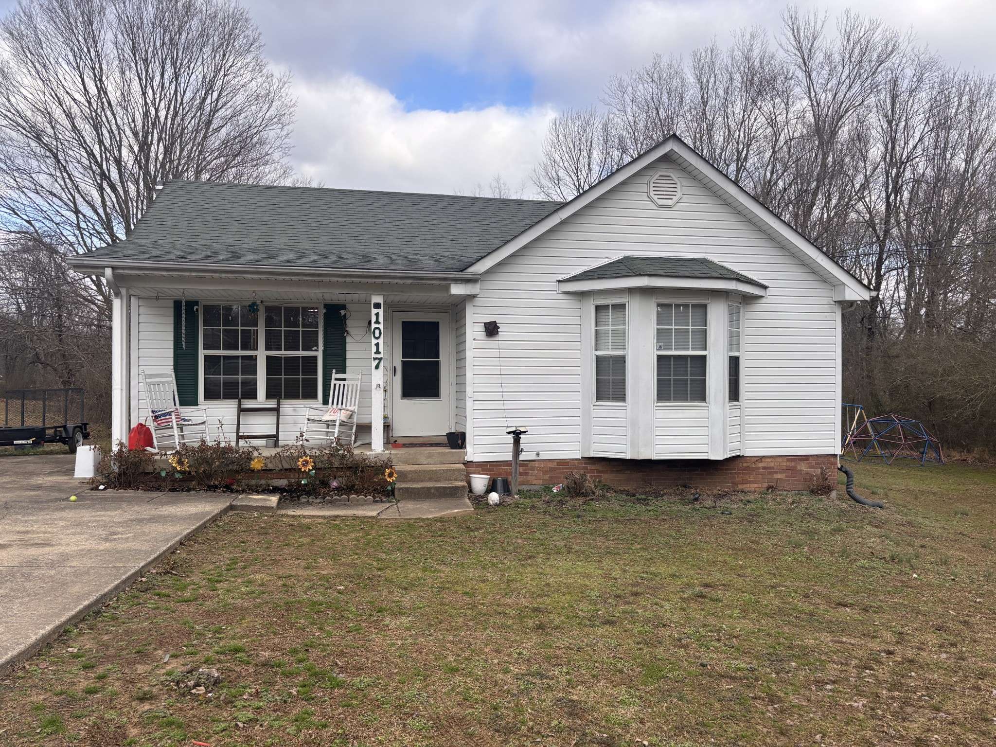 1017 Preston Dr, Burns, TN 37029