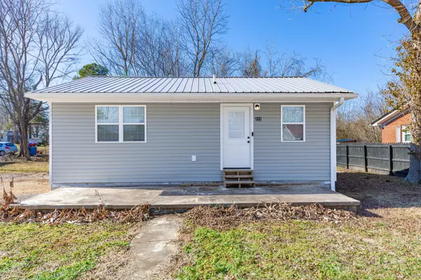 222 N Pine St, Hohenwald, TN 38462