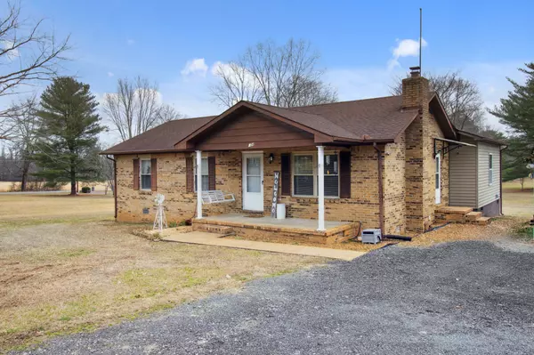 704 Flower Lane Dr, Estill Springs, TN 37330