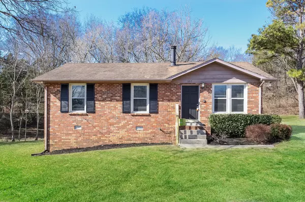 107 Oakwood Ct, Hendersonville, TN 37075