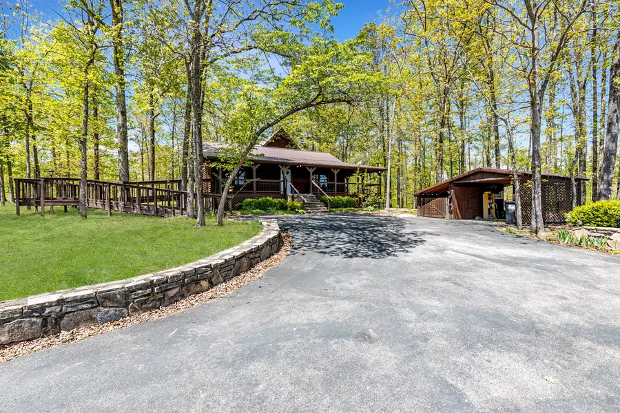 121 Emerald Dr, Hampshire, TN 38461